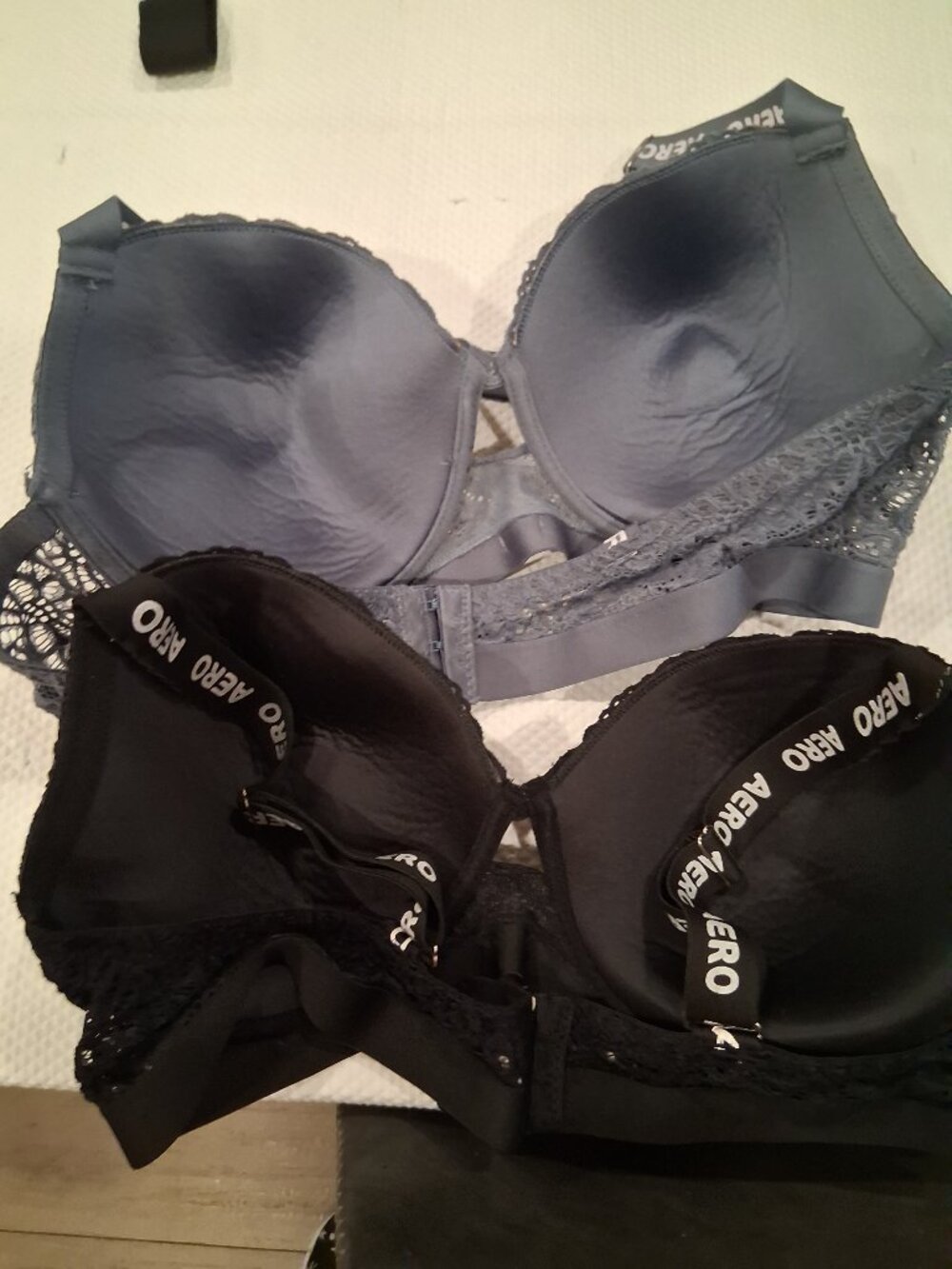 2 Bras - Picture 4 of 8